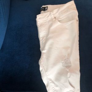 White distressed jeans